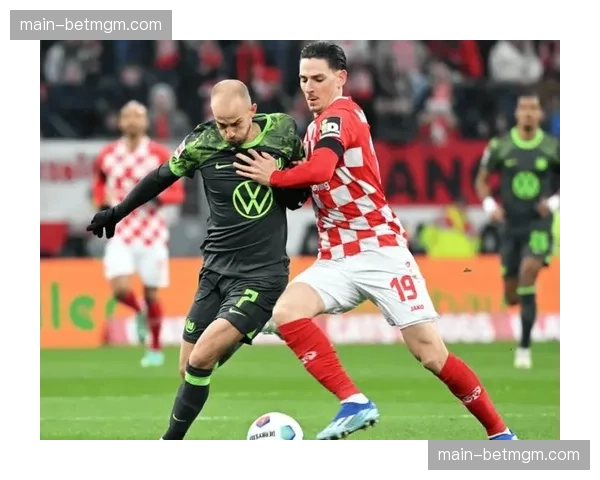 伤情更新:勒沃库森两主力边卫缺席,对阵美因茨防线面临重组 伤情更新:勒沃库森两主力边卫缺席,对阵美因茨防线面临重组