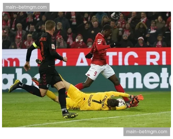 半场数据：弗赖堡与美因茨合计仅一次射正，场面胶着缺乏效率