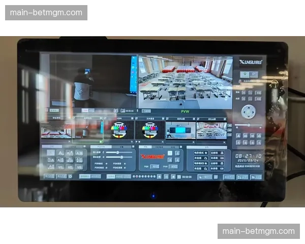 特写：在移动指挥车内，导播团队如何从32路摄像机信号中抉择“最佳叙事角度”